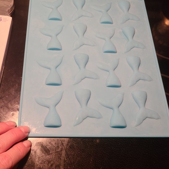 Wilton 14" Cake Boards (NEW) & Mermaid Tail Silicone Mold - Picture 3 of 7